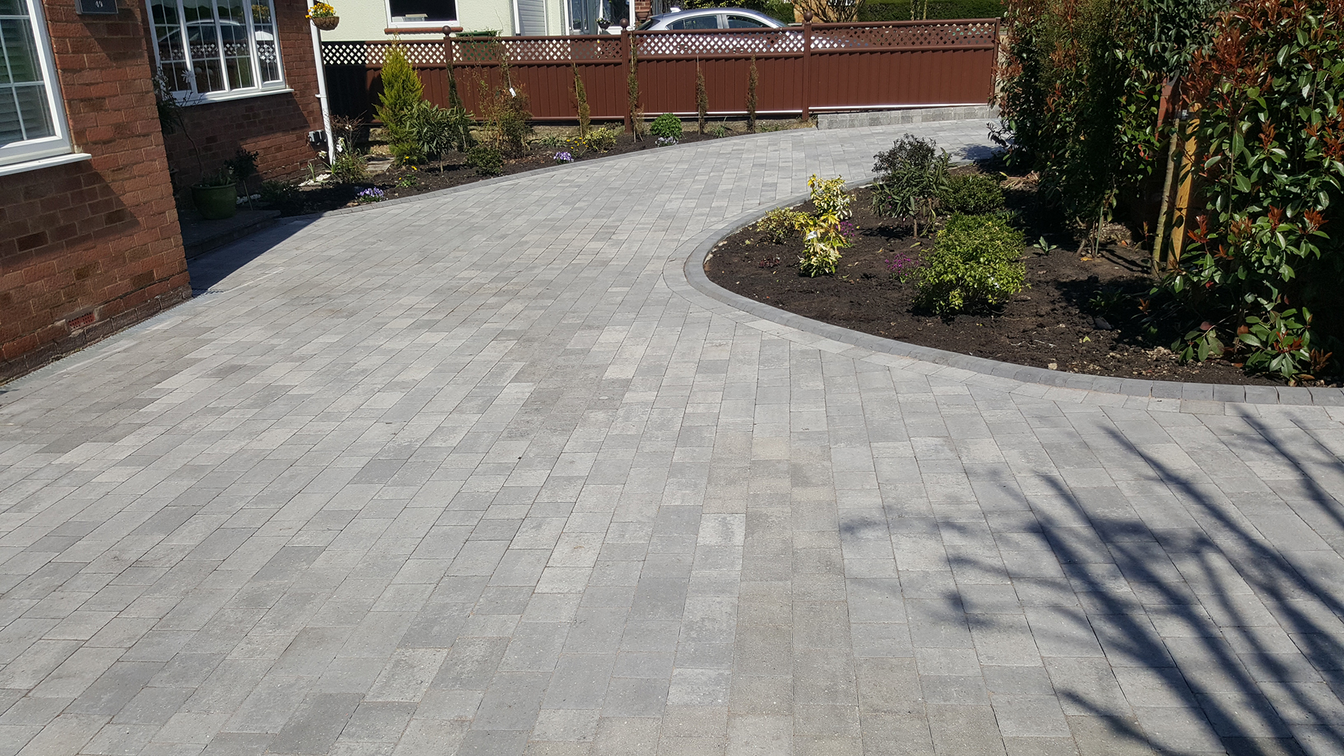 Beta-Silver-haze-driveway-with-planting