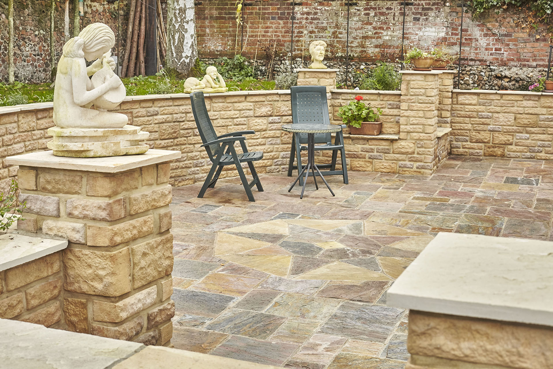 Brett-quarztite-patio-with-walling