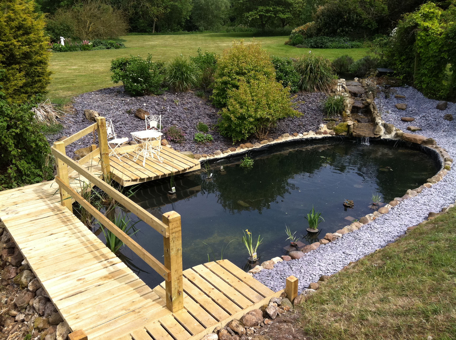 Pond-with-bridge-and-fishing-Jeti